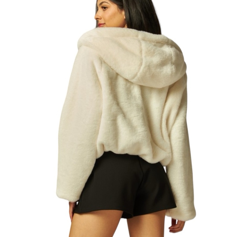 OVERSIZED SNOW BUNNY FAUX FUR HOODED JACKET - ECRU OFF WHITE - Picture 2 of 4